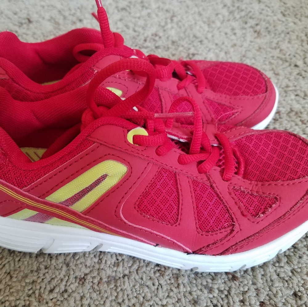 Size 1.5 Tennis shoes Champion